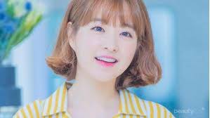 Untuk cewek yang nggak pede punya muka bulat. Makin Cute Yuk Coba Model Rambut Sebahu Untuk Wajah Bulat