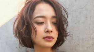 Model bob berlayer tipis di bagian bawah berfungsi untuk membuat rambut lebih dinamis dan tidak kaku. Rekomendasi 3 Gaya Rambut Ala Hairstylist Jepang Cocok Untuk Perempuan Berwajah Bulat Sriwijaya Post