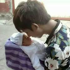 Jungkook With A Baby Gambar Wajah Keluarga Lucu Foto Bayi