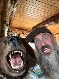 Dede Gray's Instagram, Twitter & Facebook