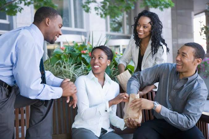 Resultado de imagem para Happy people black talking"