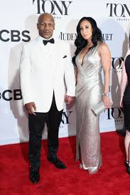 Mike Tyson S Wife Lakiha Spicer Gets Right Cross Over Ex Champ S Photo Posing At The Tonys New York Daily News