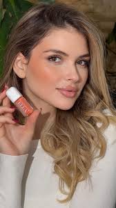 Envie d'un effet Glass Skin en seulement 3 étapes ? ✨ Le secret ? La  routine coréenne et la gamme skincare d'Ella Cosmétique ! 🌹 🔹 Étape 1 :  Double nettoyage avec