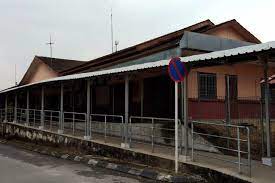 The padang jawa komuter station is a commuter train halt located in padang jawa, selangor, malaysia.it is served by the port klang line.padang jawa is a village between the towns shah alam and klang. Padang Jawa Ktm Station Klia2 Info