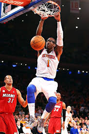 New York Knicks Forward Amare Stoudemire Had A Cyst Burst In His Right Knee And Will Be Shelved For Six Weeks While Recovering New York Knicks Ny Knicks Knicks