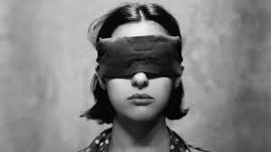 Resultado de imagen para fotos de mujeres en cautiverio en la dictadura
