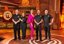 A arturo, cristian y jorge carne de pollo. Los Jueces De Masterchef La Revancha Nos Revelan Sus Secretos Mas Intimos En La Cocina Bleu Blanc