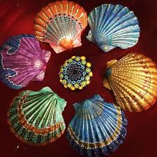 Trying Out Some Painted Shells Jerseyci Rockpainting Paintedpebbles Mandalas Jerseychannelislands Dottin Shell Crafts Diy Shell Crafts Seashell Crafts