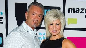 Theresa Caputo S Estranged Husband Larry Once Had A Brain Tumor But She Stood By Him Long Island Medium Theresa Caputo Celebrities