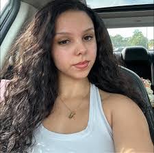 Jennifer Hebrock's Instagram, Twitter & Facebook