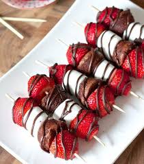 Brochettes De Fruits Les Meilleures Idees Trouvees Sur Pinterest Brochettes De Fruits Pour Enfants Recettes Noel Brochette