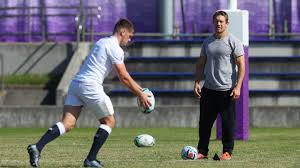 Lors de la coupe du monde 2003 en australie, les bleus réussissent parfaitement leur entrée. Jonny Wilkinson Gives Drop Goal Advice To England S Kickers