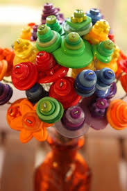 Decorating With Buttons That Can Make Everyone At Home Easily Decor10 Blog Button Flowers Button Crafts Rainbow Buttons
