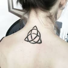 Keltisches Symbol Triquetra Nacken Tattoo Familie Tattoo Mutter Tattoo Familie Tattoos Fuss
