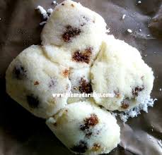 Pukul telur dan gula sehingga kembang. 10 Makanan Kelantan Yang Anda Mungkin Tak Pernah Dengar Tapi Sedap Kalau Jumpa Wajib Cuba