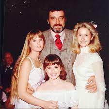 When fans of the real housewives of beverly hills think of richards' relationship, they likely only think of her husband. Kyle Richards Kyle Richards Victor French Laura Ingalls