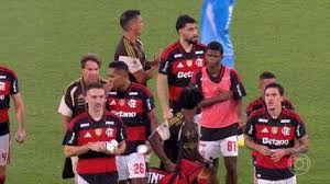 Varela garante que Flamengo não perdeu fome de títulos e dá dicas a Royal após vaias: "Já passei por isso"