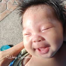 Bakit nga ba kailangang paarawan ang mga baby tuwing umaga ❤ Una dahil ang  morning sunlight ay ViT D kaya nakakatulong na makaabsorb ng Calcium na  kailangan para sa strong bones ni