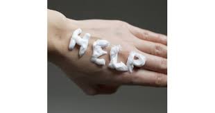 Mains Abimees Que Faire Les Experts De La Peau Gercures Mains Peau Probleme De Peau