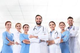 Número de médicos no Brasil bate recorde: 575 mil medicos ativos [2024]