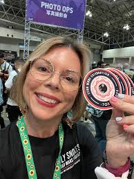 Artist giving away Star Wars prop art at Celebration