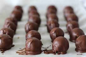 Les Meilleures Boules De Chocolat Aux Rice Krispies Au Monde Recipe Caramel Desserts Rice Krispies Gf Desserts