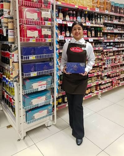 🍫 ¡Impulsamos Ibérica con dulzura y actitud! 🍫 En Soft Group, nuestras  embajadoras se convierten en el corazón de cada punto de venta, conectando  con los clientes a través de una atención