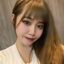 Lena 麗娜｜台北染髮韓系霧感髮色一刀切縮毛矯正