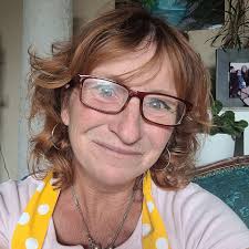 Let's make a family's Christmas special!