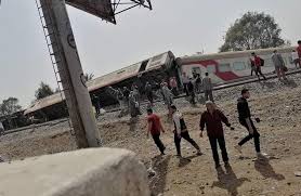 القطار في الواقع هو وسيلة مواصلات هامة ولا غنى عنها، وهو ينقل الشخص من مكان لآخر، وكذلك يركبه أشخاص وينزل ومن رأى في منامه أنه يقود قطار وعمل حادث فالرؤية تنذر بحدوث شيء سيء للرائي في حياته وسوف يكون هو السبب في حدوثه وسوف. Efagyx6f073bam