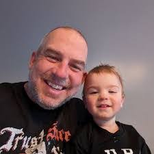 Erik Teran's Instagram, Twitter & Facebook