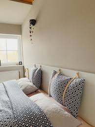 Ikea Hack Diy Malm Headboard Malm Kopfteil Mit Lederriemen Individualisieren Eat Blog Love Ikea Malm Hack Ikea Bett Ikea Malm Bett