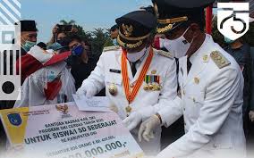 Bantuan kewangan pelajar kolej komuniti (bkpkk) daripada kementerian pendidikan malaysia tempoh : 1 300 Pelajar Di Oki Terima Bantuan Dana Pendidikan