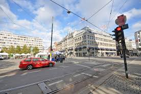 De oslo, su capital, destacan el palacio real, el parque de vigeland, o el museo de barcos pero también en noruega se encuentran algunos de los paisajes más fascinantes del mundo. Oslo Capital Da Noruega Quer Tirar Carros Do Centro Em 4 Anos Ciclovivo