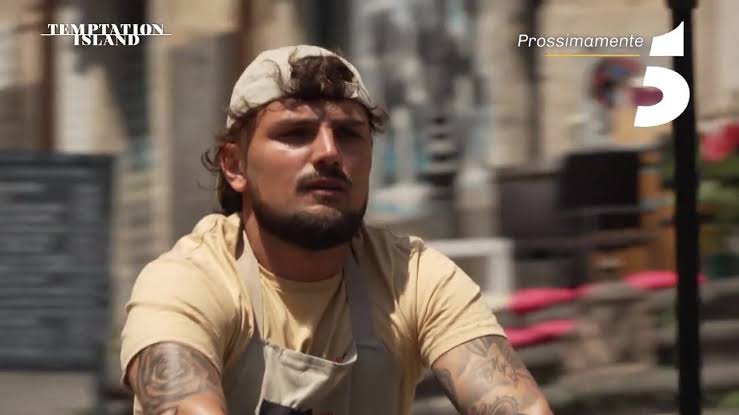 “Ho perso la fiducia nei suoi confronti” Loro sono Giovanni e Sabrina e sono la terza coppia pronta ad affrontare un nuovo viaggio nei sentimenti… Prossimamente su Canale 5 🔥 #davedere ...