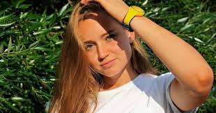 In february 2020, elena finally broke into the top 20 of the official wta singles rankings. 93 Elena Rybakina Russia 17 June 1999 2019 Wta Singles Ranking 37 2018 Hot 100 List New Entry Instagram Lenarybakina Hottest 100 Hot Elena