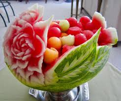 Rasa buah tembikai yang manis dan sedap. Ikimfm Khasiat Amboi Rajinnya Dia Nak Menghias Menghias Tembikai Sebelum Dimakan Biasanya Jumpa Macam Ni Kat Rumah Pengantin Kan Apa Menu Menarik Tembikai Dan Apa Khasiatnya Untuk Lagu Ucapan Tuliskan
