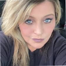 Lisa Dearinger's Instagram, Twitter & Facebook