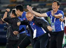 베트남 축구!박항서의 국가 버린 뒤 일본과 손잡고 가기로 결정#실시간급상승동영상1위#외국인반응#일본반응#해외반응#반응#한국해외반응#한국#대한민국#. ë² íŠ¸ë‚¨ ì¶•êµ¬ ì—­ì‚¬ì— ê¸¸ì´ ë‚¨ì„ ë°•í•­ì„œì˜ ì§€ëžµ í†µí–ˆë‹¤ ìœˆí„°ìŠ¤í¬ì¸  ê¸°ì‚¬ë³¸ë¬¸ MhnìŠ¤í¬ì¸ 