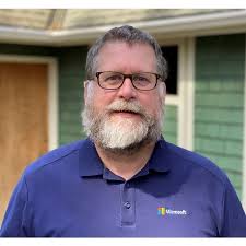 Lee Prewitt's Instagram, Twitter & Facebook