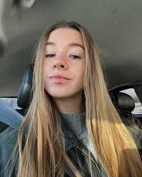 Isabel Rose's Instagram, Twitter & Facebook