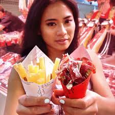 🐷 👑 The NOTORIOUS P.I.G... Jamón Ibérico...⁠ DEETS⁠:⁠  -*--*-*--*--*--*-*--*-⁠ 📍Mercado de la Boqueria • @la_boqueria •  Barcelona, Spain 🇪🇸⁠ 🐷 Heard so much about it yet it still blew me away!  The