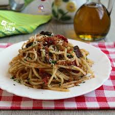 Pasta Con La Mollica Pomodorini E Olive Nere L Angolo Di Cristy Ricette Ricette Vegetariane Piatti