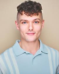 thank you @curtisandcort for the updated pics!! I love them! I also wanted  to officially share that I've signed with @ldcartistrepresentation !! I've  loved these past few months with this team and