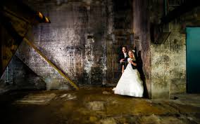 Die malerische burgruine dient neben nächtlichen märchenlesungen auch ganz besonderen ritteressen im burgkellern. Tropenhochzeit Im Ruhrgebiet Hochzeit Auf Burg Blankenstein