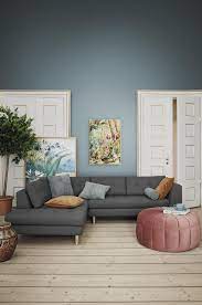 Stort udvalg af sofacompany til billige priser. Nelson Im Klassischen Grau Schon Inszeniert Mit Floraler Deko Nelson Sofa Hocker Furniture Livingroom Dani Haus Deko Danisches Design Chaiselongue Sofa