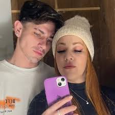 He is Justin Bieber. Ofc he will never look ugly. 😛