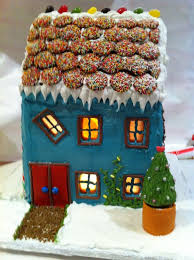 Gingerbread House Decorating Ideas Pretzel Windows With Broken Cracker Brilliant Easy Gingerbread House Gingerbread House Decorations Gingerbread House