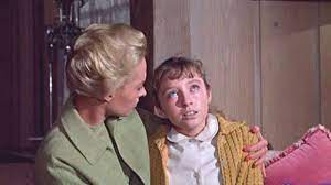 Born in bristol, england, veronica is the older sister of the popular child actress angela cartwright. Veronica Comforted By Tippi Hedren In Alfred Hitchcock S The Birds 1963 Veronica Was Lovely As Mitch Classic Movie Stars Tippi Hedren Veronica Cartwright