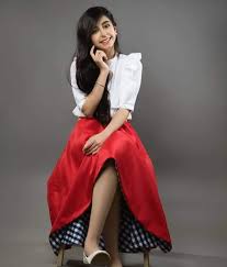 يوم شفتك تبتسم لي لابس اللبس الحمر انفلت قلبي من ضلوعي وخلاني وطااار fashion skirts